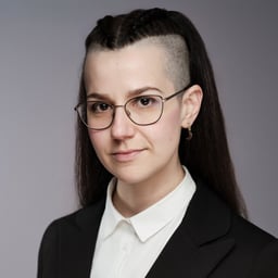 Ema Mendusic Skugor