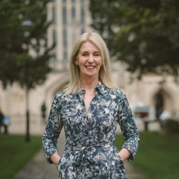 Jayne Llewelyn 