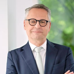 Wolfgang Schelling, Maître en droit