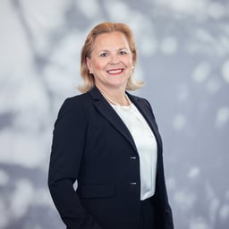 Kinga M. Weiss