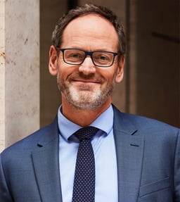 Christopher W Husebye