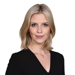 Dóra Altziebler