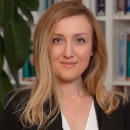 Ayu015fe Selcen u00d6zcan