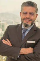 César Zumárraga photo
